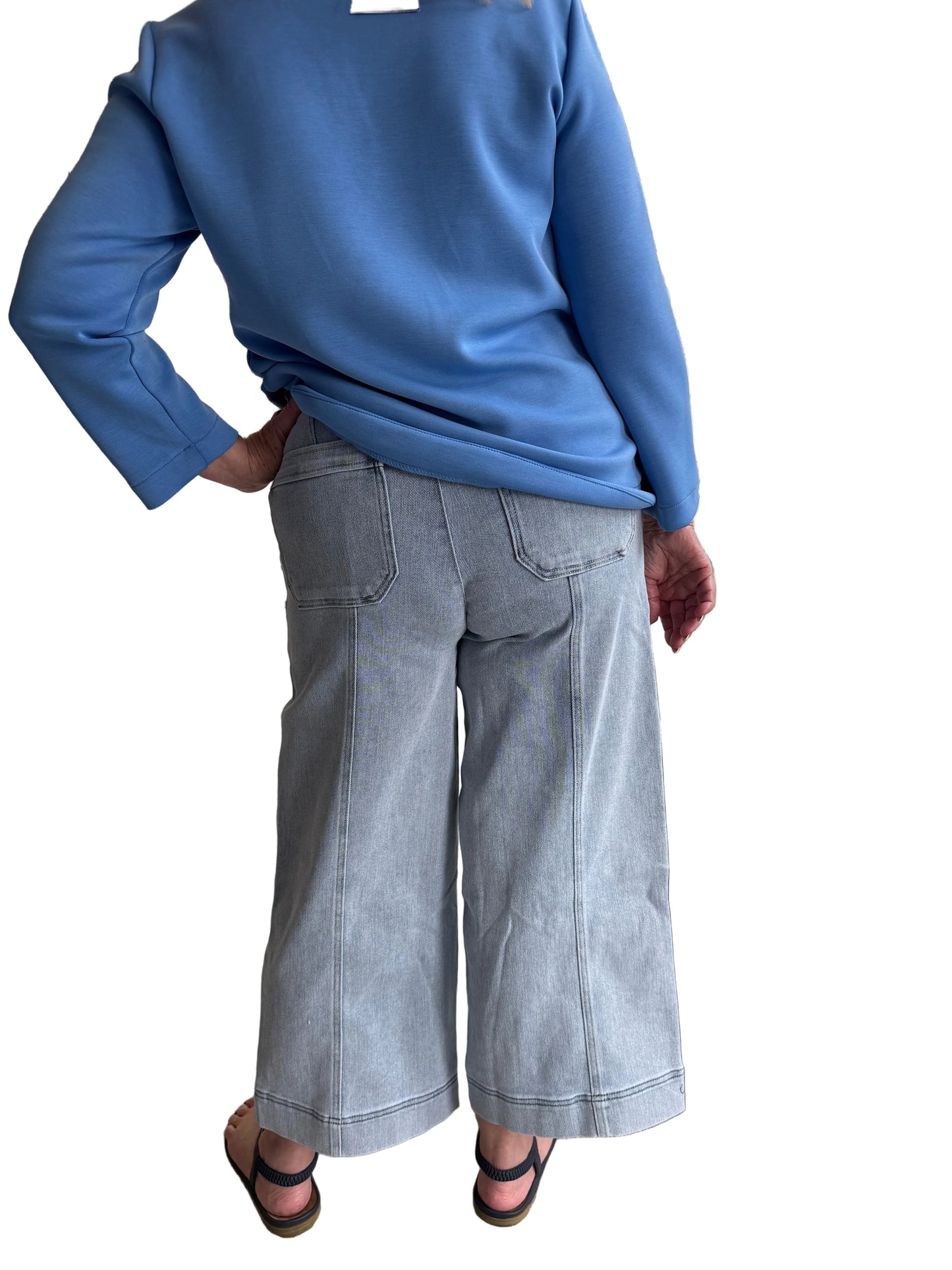 P82829WH8 Wide Cropped Blue Jean